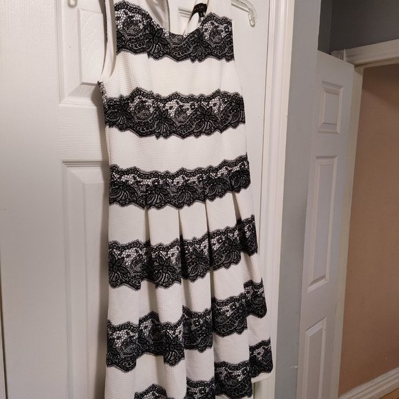 Jolibel black and white sleeveless dress. Zipper in the back, - Picture 2 of 8
